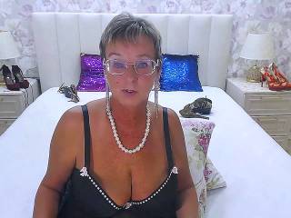Milfymommy52