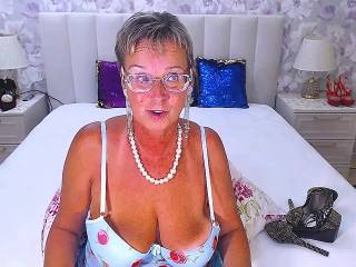 Milfymommy52