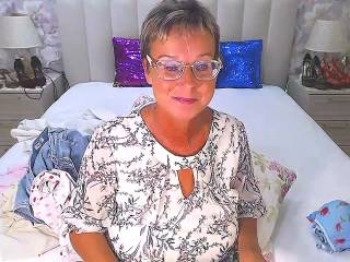 Milfymommy52