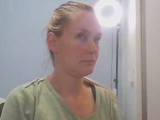 AnnyLe
