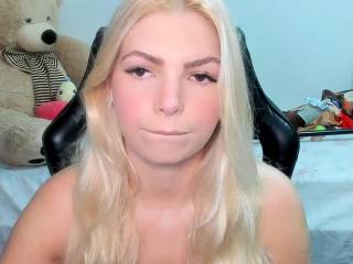 carolieen99